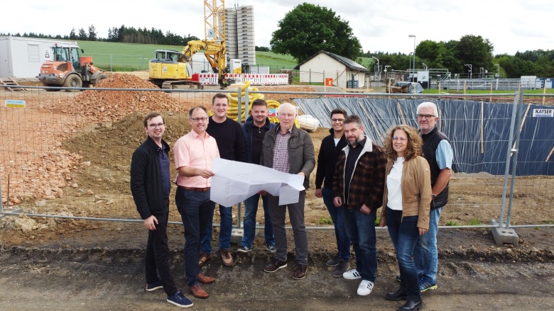 Die CDU macht sich ein Bild von den umfangreichen Bauarbeiten an der Kläranlage in Niederwallmenach. 