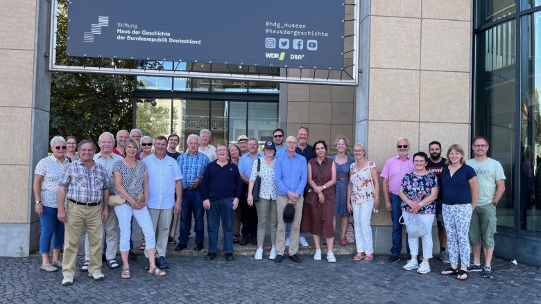 Die CDU aus dem Blauen Ländchen geht der Geschichte der Bundesrepublik in Bonn und in Rhöndorf nach. Die CDU aus dem Blauen Ländchen geht der Geschichte der Bundesrepublik in Bonn und in Rhöndorf nach.