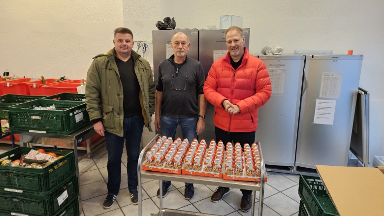 Die CDU übergibt Schoko-Nikoläuse an die Tafel in Nastätten Die CDU übergibt Schoko-Nikoläuse an die Tafel in Nastätten
