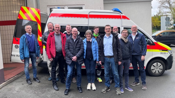 Geschäftsführer Michael Schneider (rechts) stellte den CDU-Kommunalpolitikern die Rettungswache in Nastätten vor. 