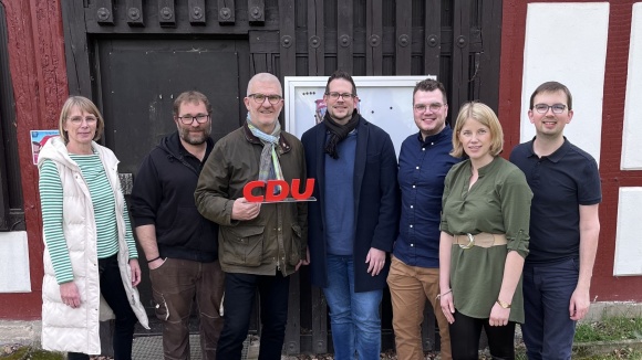 Die CDU Fraktion im Gemeinderat Miehlen mit Ortsbürgermeister André Stötzer; v.l.n.r.: Sylvia Crecelius, Christian Conradi, Ortsbürgermeister André Stötzer, Beigeordneter Philip Allendörfer, Andrea Köhler, CDU-Fraktionssprecher Cedric Crecelius 