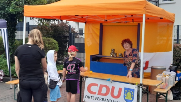 Traditionell beteiligt sich die CDU am Nastätter Kindertag mit dem beliebten Dosenwurfstand. 